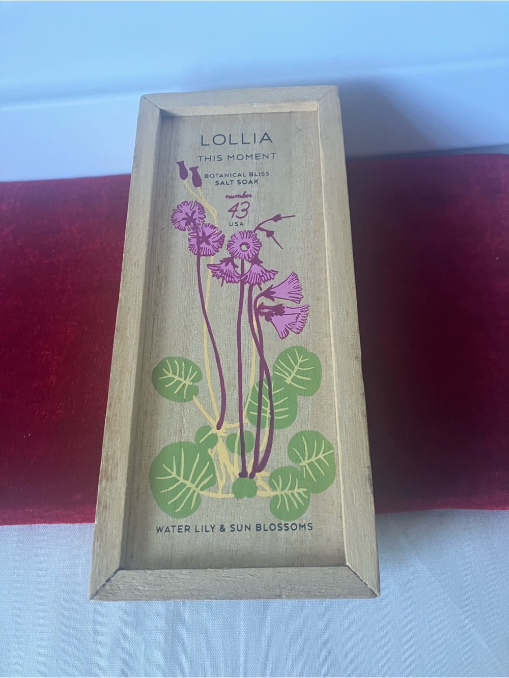 LOLLIA This Moment Sea Salts Bath Soak 15oz New In Floral Box Water Lily Blossom